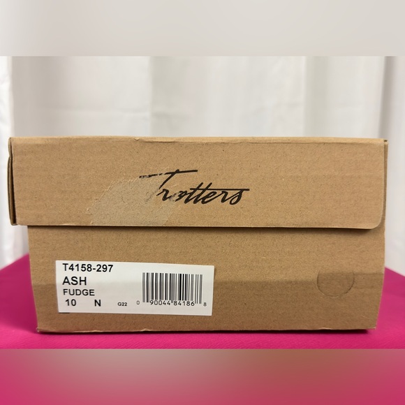 Trotters Ash Slip-On Fudge Brown Closed Toe Loafer    10 Narrow     New in box! - Picture 9 of 14